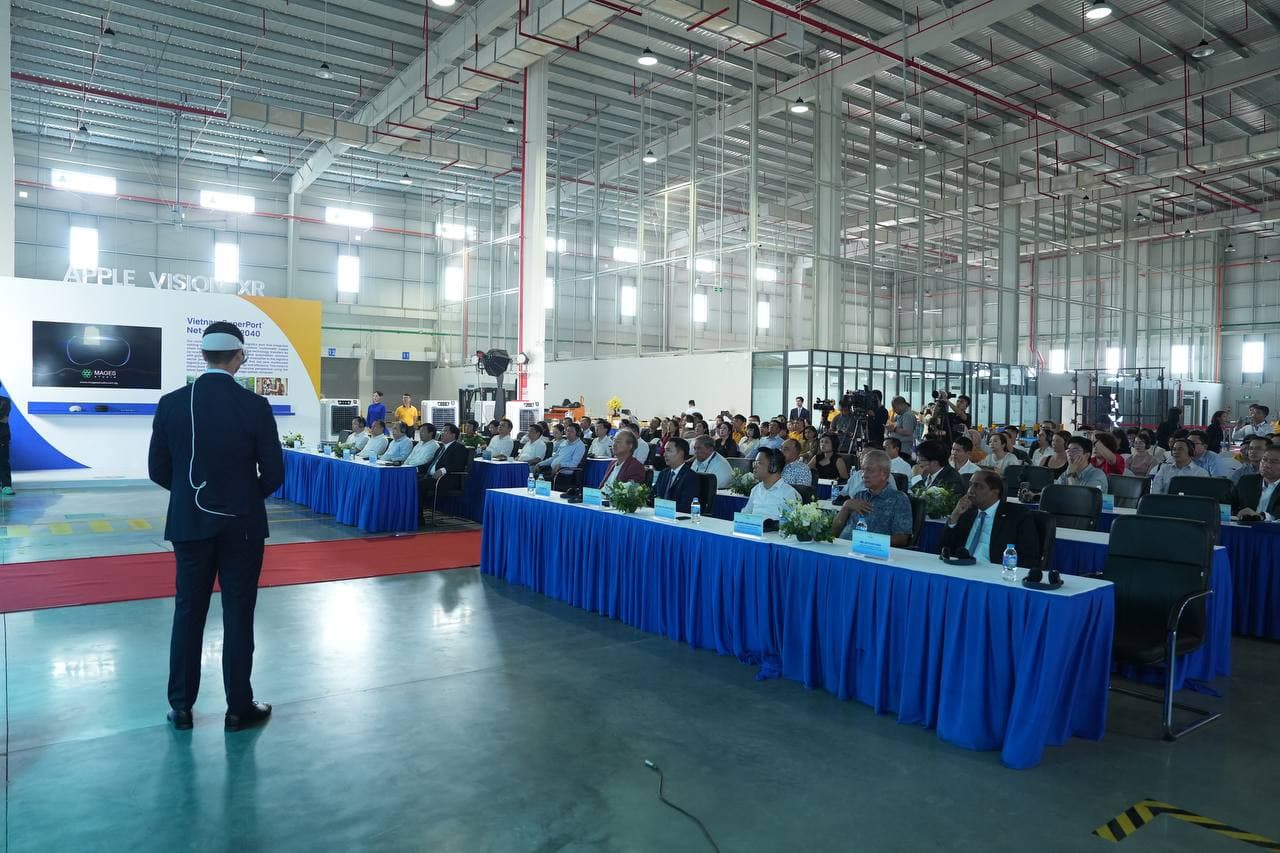 Mixed Reality Showcase for High-Level Stakeholder Engagement thumbnail 2